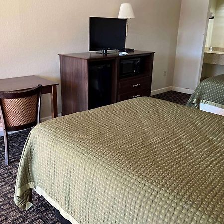 Days Inn & Suites By Wyndham Brewton Εξωτερικό φωτογραφία