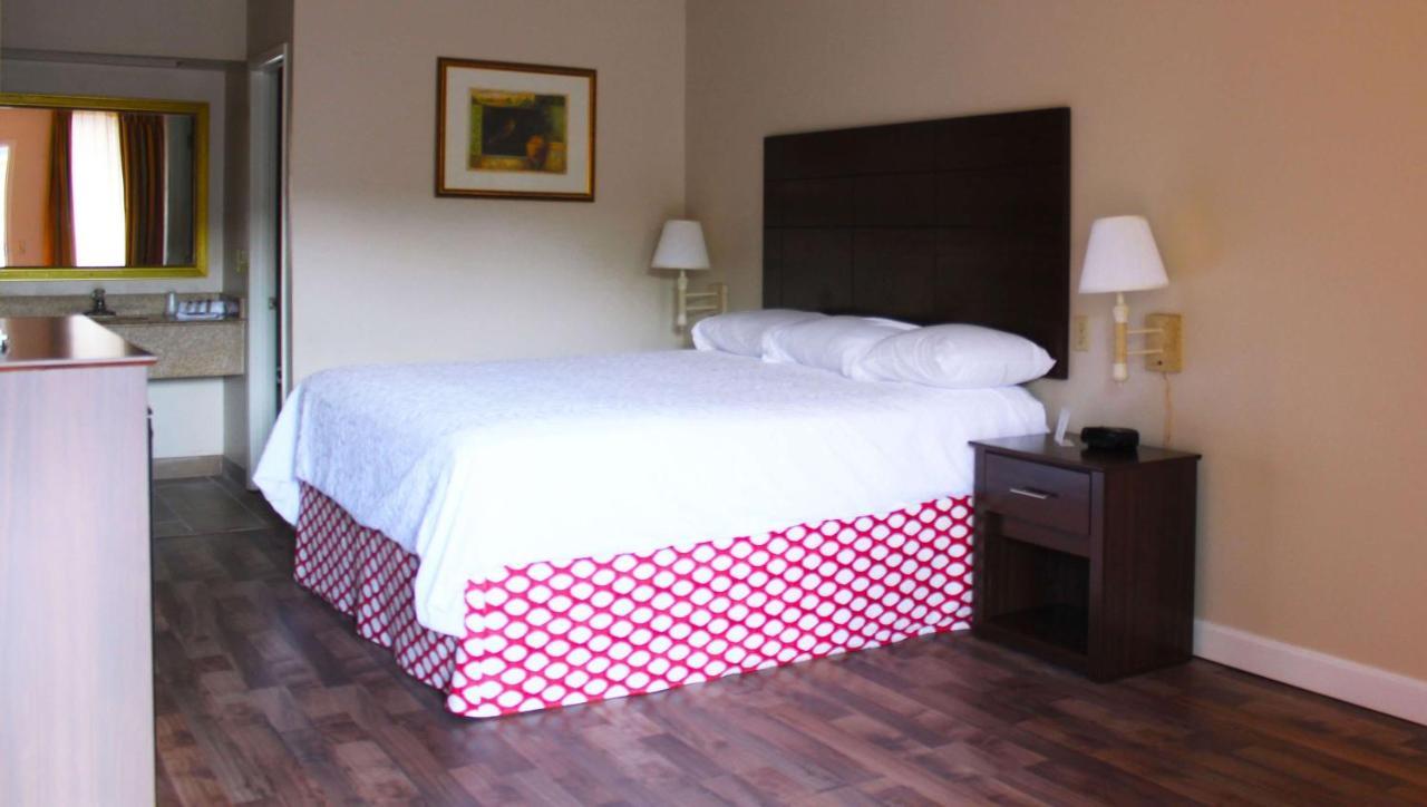 Days Inn & Suites By Wyndham Brewton Εξωτερικό φωτογραφία
