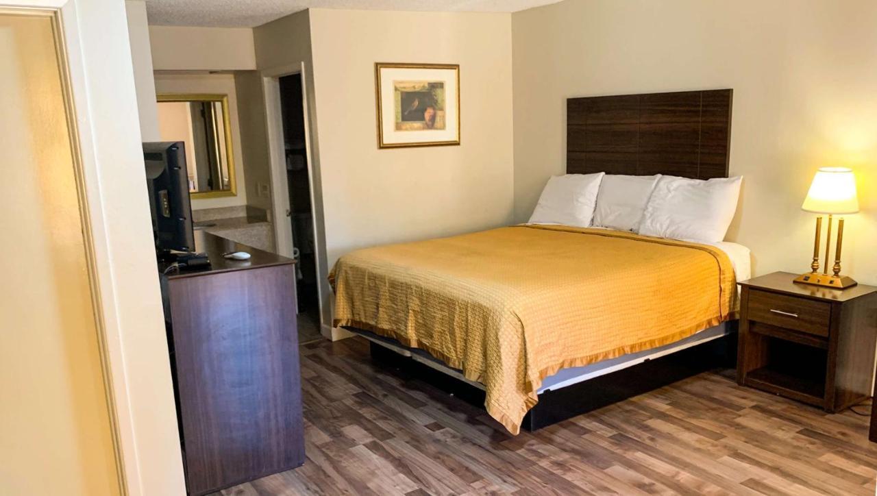 Days Inn & Suites By Wyndham Brewton Εξωτερικό φωτογραφία