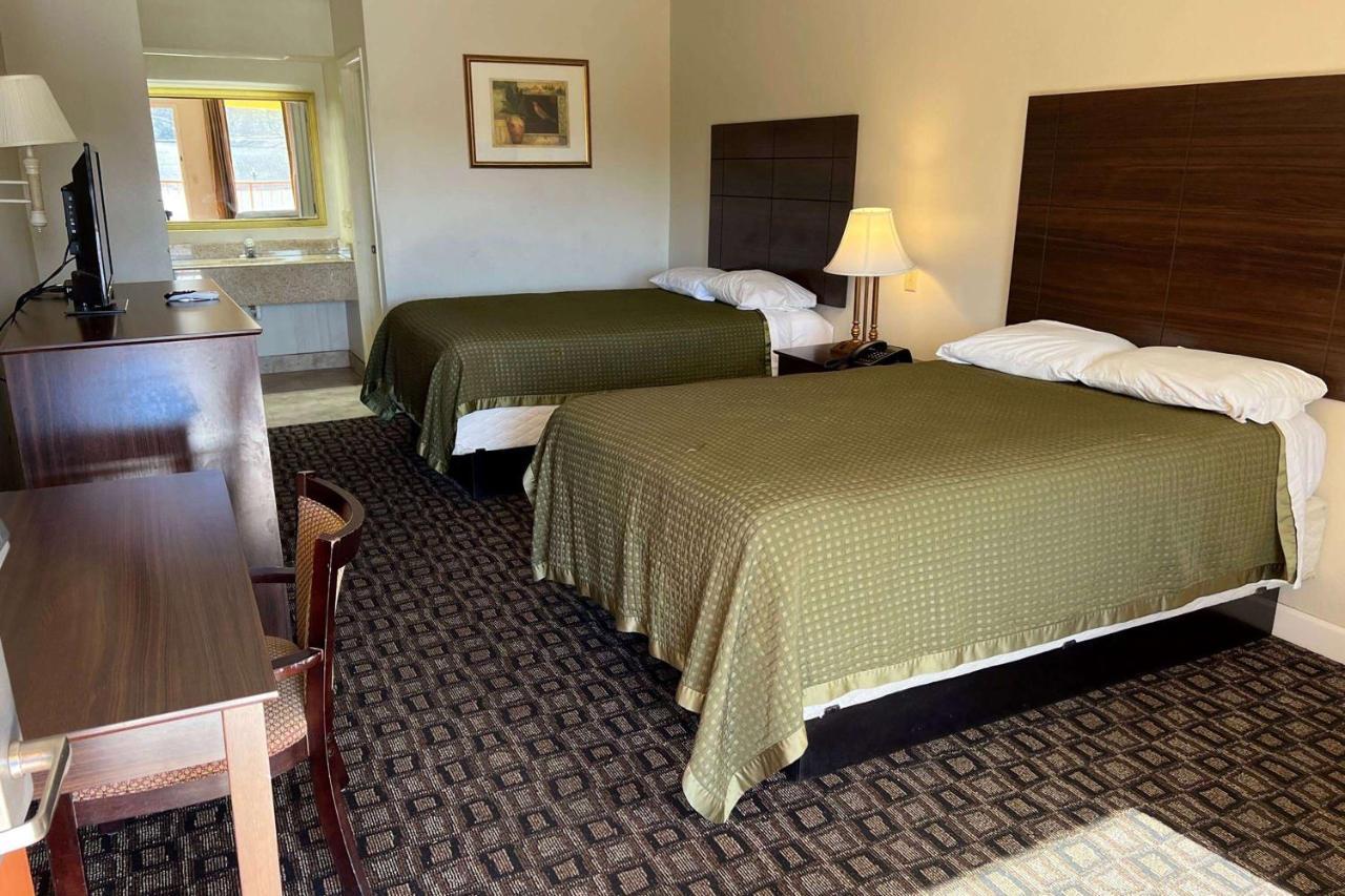 Days Inn & Suites By Wyndham Brewton Εξωτερικό φωτογραφία