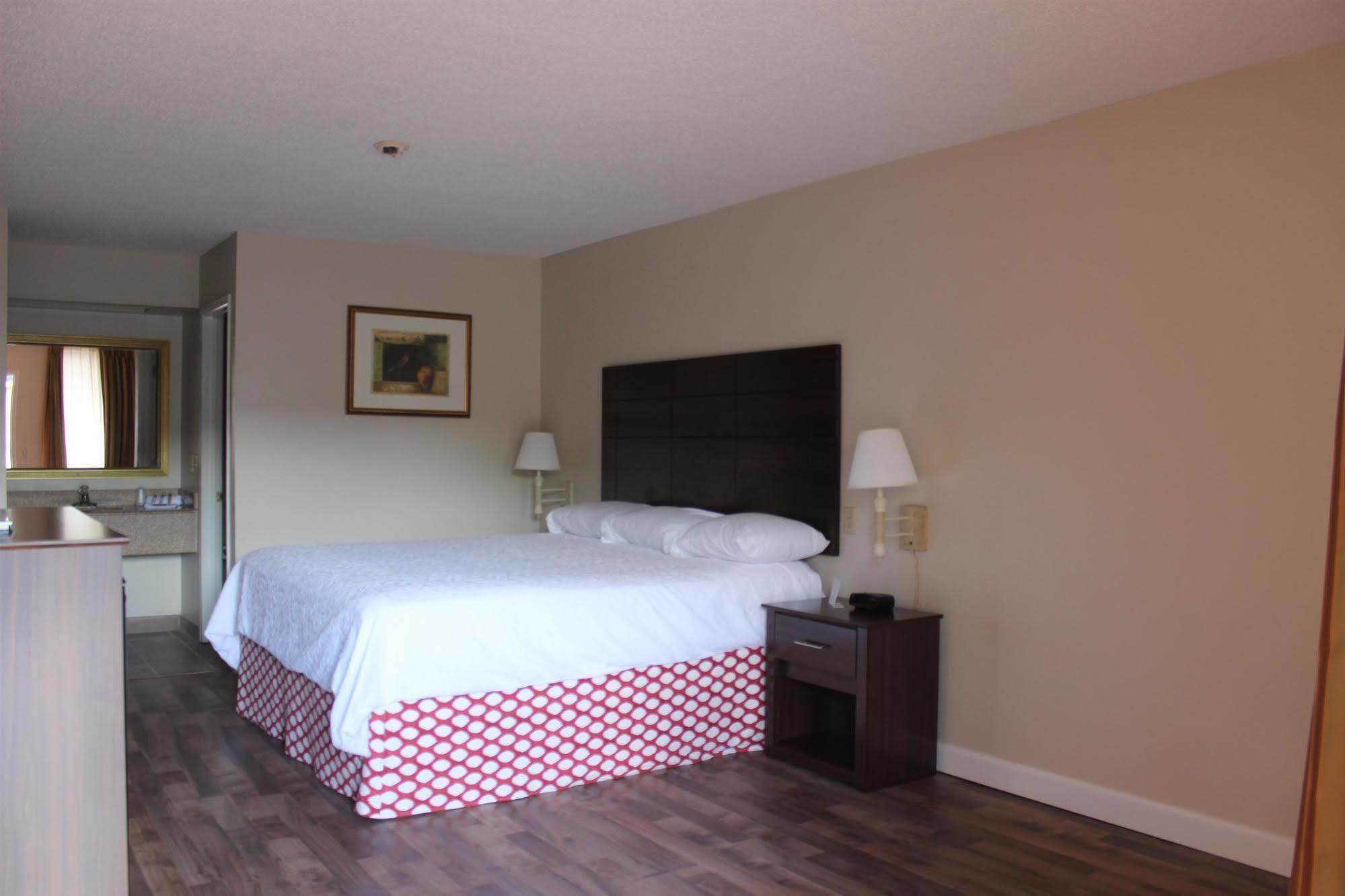 Days Inn & Suites By Wyndham Brewton Εξωτερικό φωτογραφία