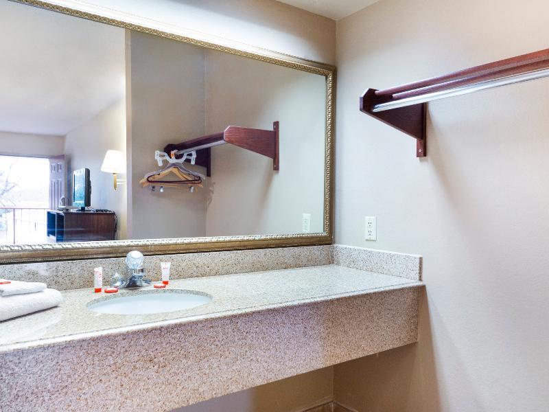 Days Inn & Suites By Wyndham Brewton Εξωτερικό φωτογραφία